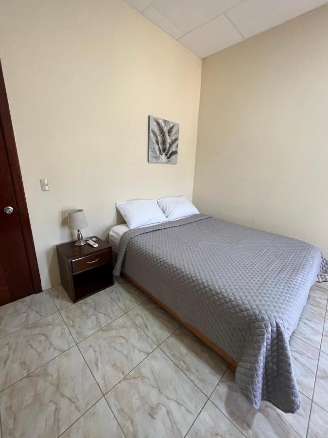 Apartahotel Casa Soleil Puerto Villamil Quarto foto