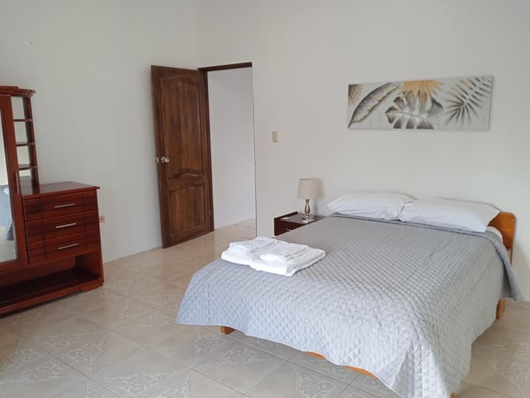Apartahotel Casa Soleil Puerto Villamil Quarto foto