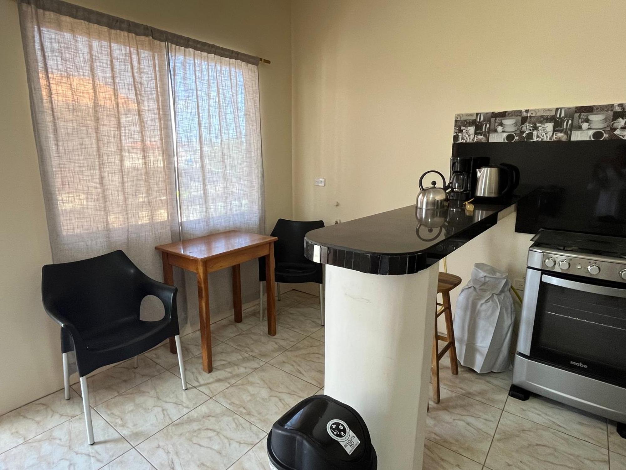 Apartahotel Casa Soleil Puerto Villamil Quarto foto
